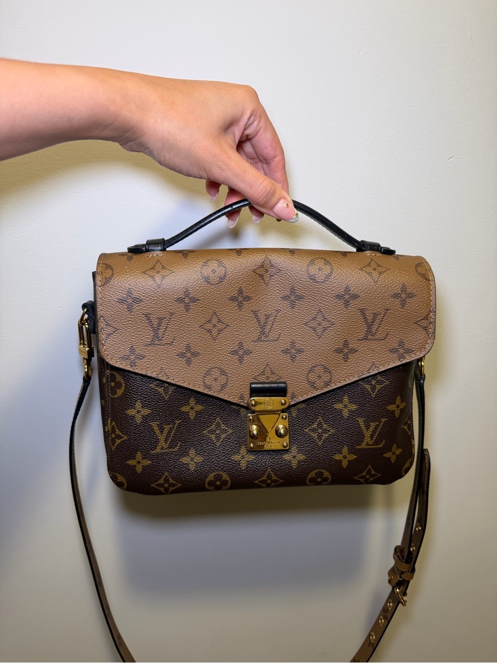 *FIRM PRICE* Louis Vuitton Microchipped Reverse Monogram Pochette Metis Bag